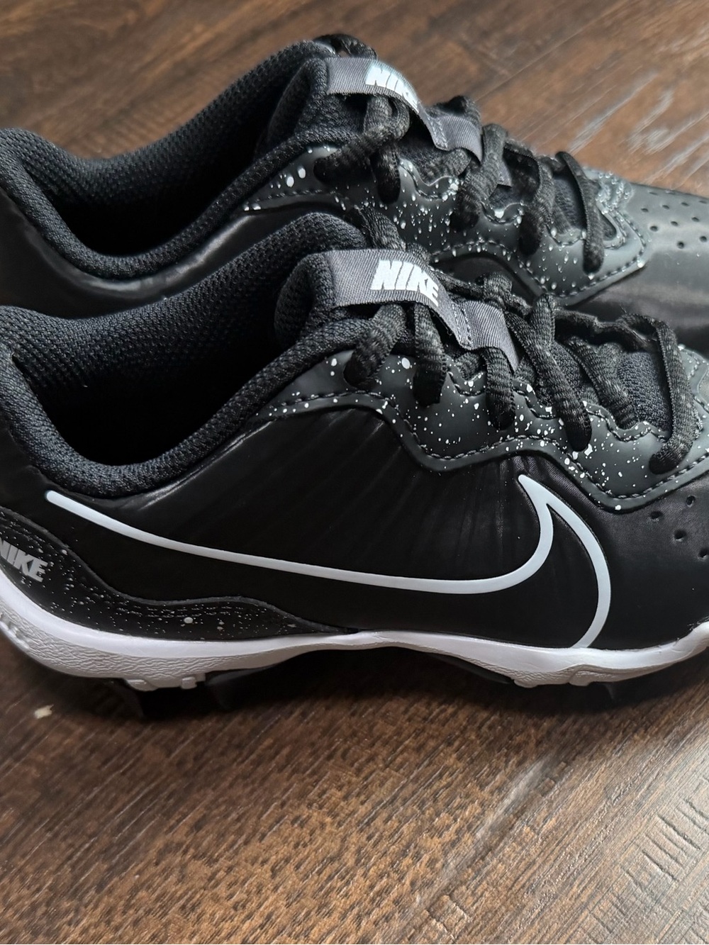 Nike Kids Black and White soccer/baseball cleats